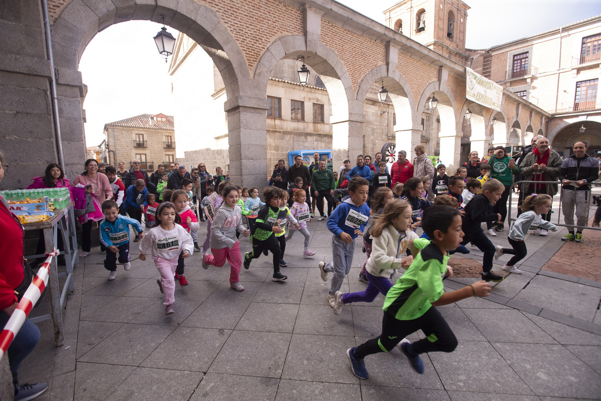 Sexta edicion de Zancadas Solidarias por el autismo organizada por la Hermandad de Nuestra Señora de la Esperanza y la Peña Salud y Esperanza.  / ISABEL GARCÍA