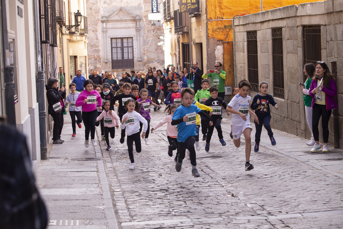 Sexta edicion de Zancadas Solidarias por el autismo organizada por la Hermandad de Nuestra Señora de la Esperanza y la Peña Salud y Esperanza.  / ISABEL GARCÍA