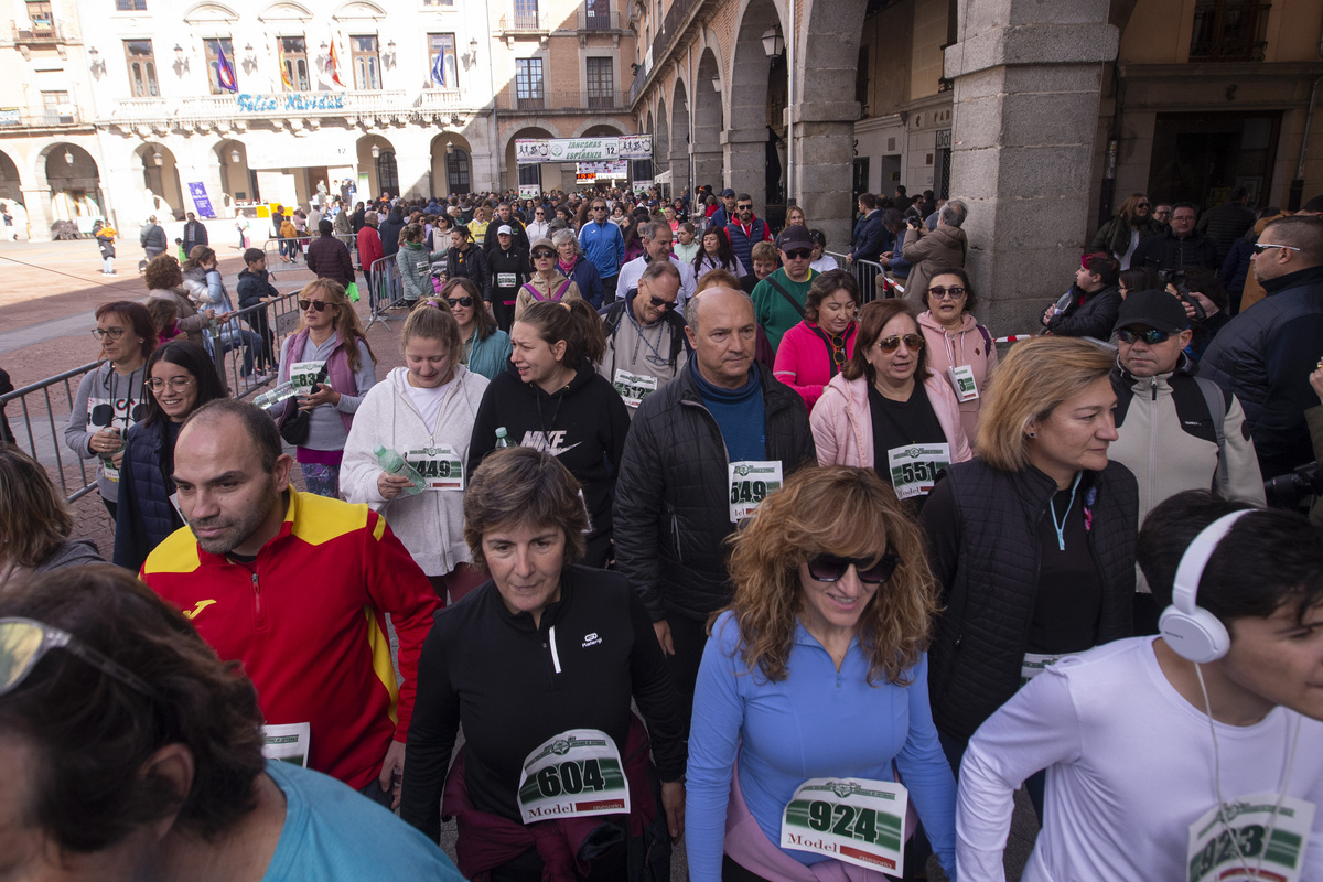 Sexta edicion de Zancadas Solidarias por el autismo organizada por la Hermandad de Nuestra Señora de la Esperanza y la Peña Salud y Esperanza.  / ISABEL GARCÍA