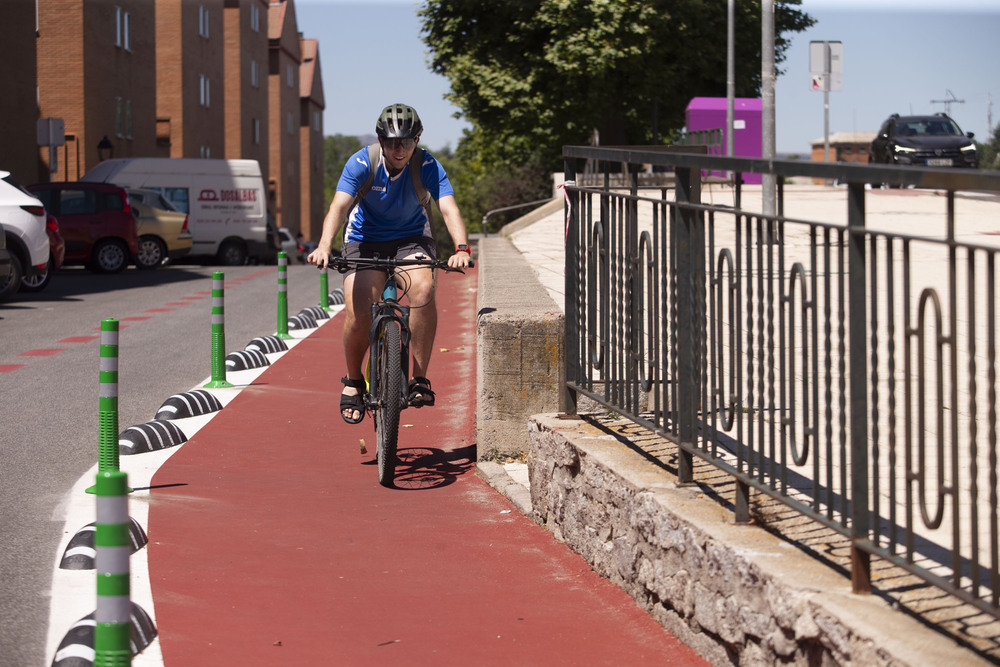 Circulando por el carril bici de la discordia