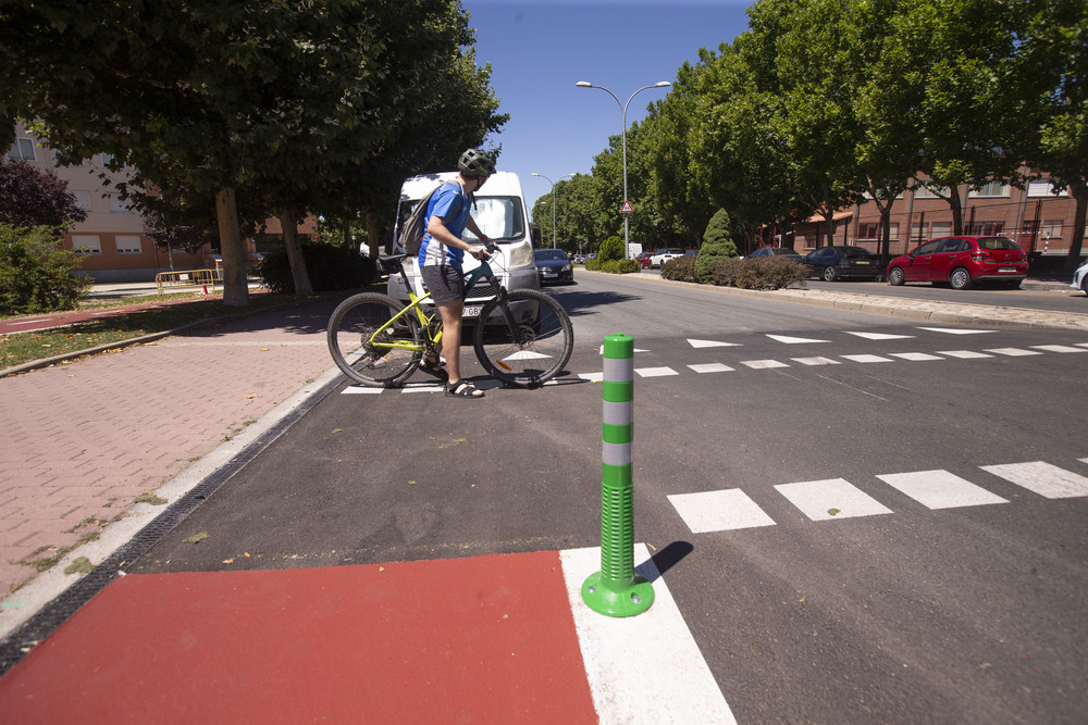 Circulando por el carril bici de la discordia