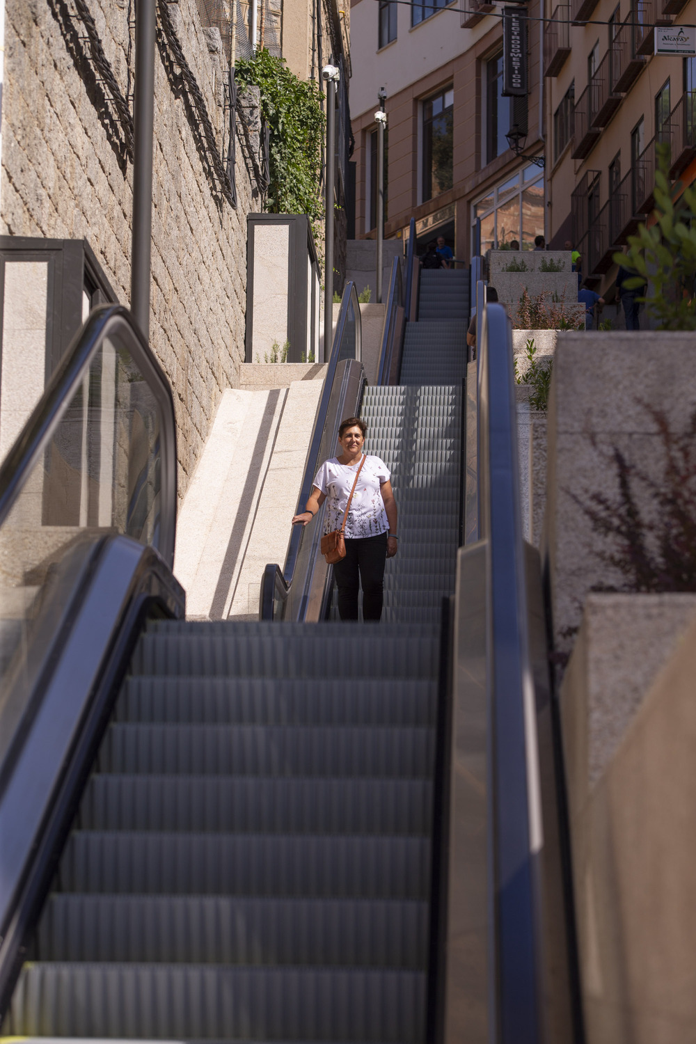 Inauguración y puesta en funcionamiento de las escaleras mecánicas en la Cuesta Antigua  / ISABEL GARCÍA