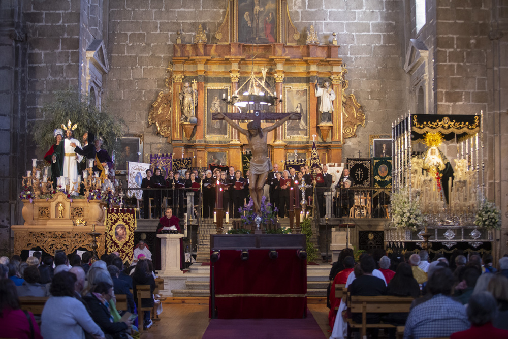 Sermón y traslado del Cristo de las Murallas.