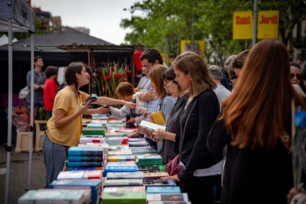 Celebración de Sant Jordi y Día del Libro en Barcelona   / KIKE RINCÓN