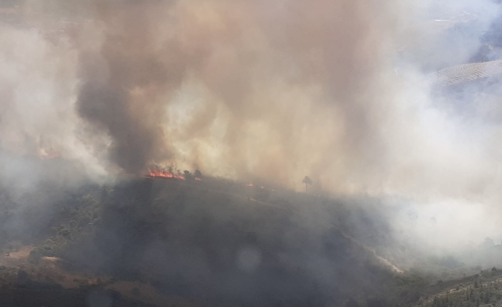 A operação trava a chegada do fogo de Portugal