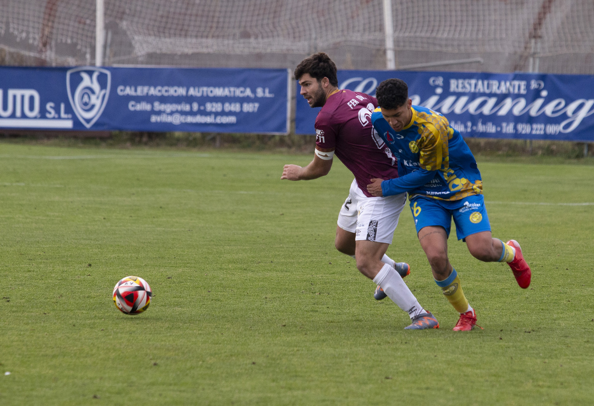 Derbi Real Ávila-Diocesanos.  / DAVID CASTRO