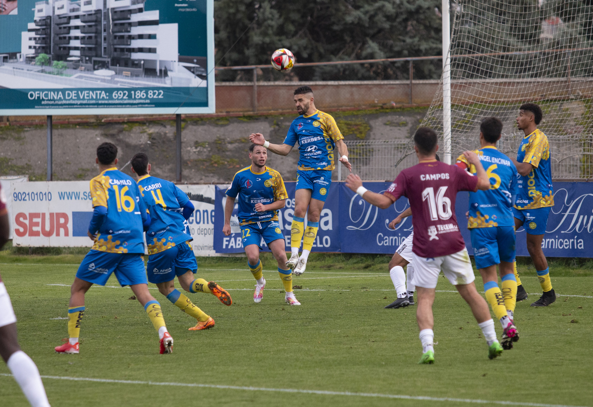 Derbi Real Ávila-Diocesanos.  / DAVID CASTRO