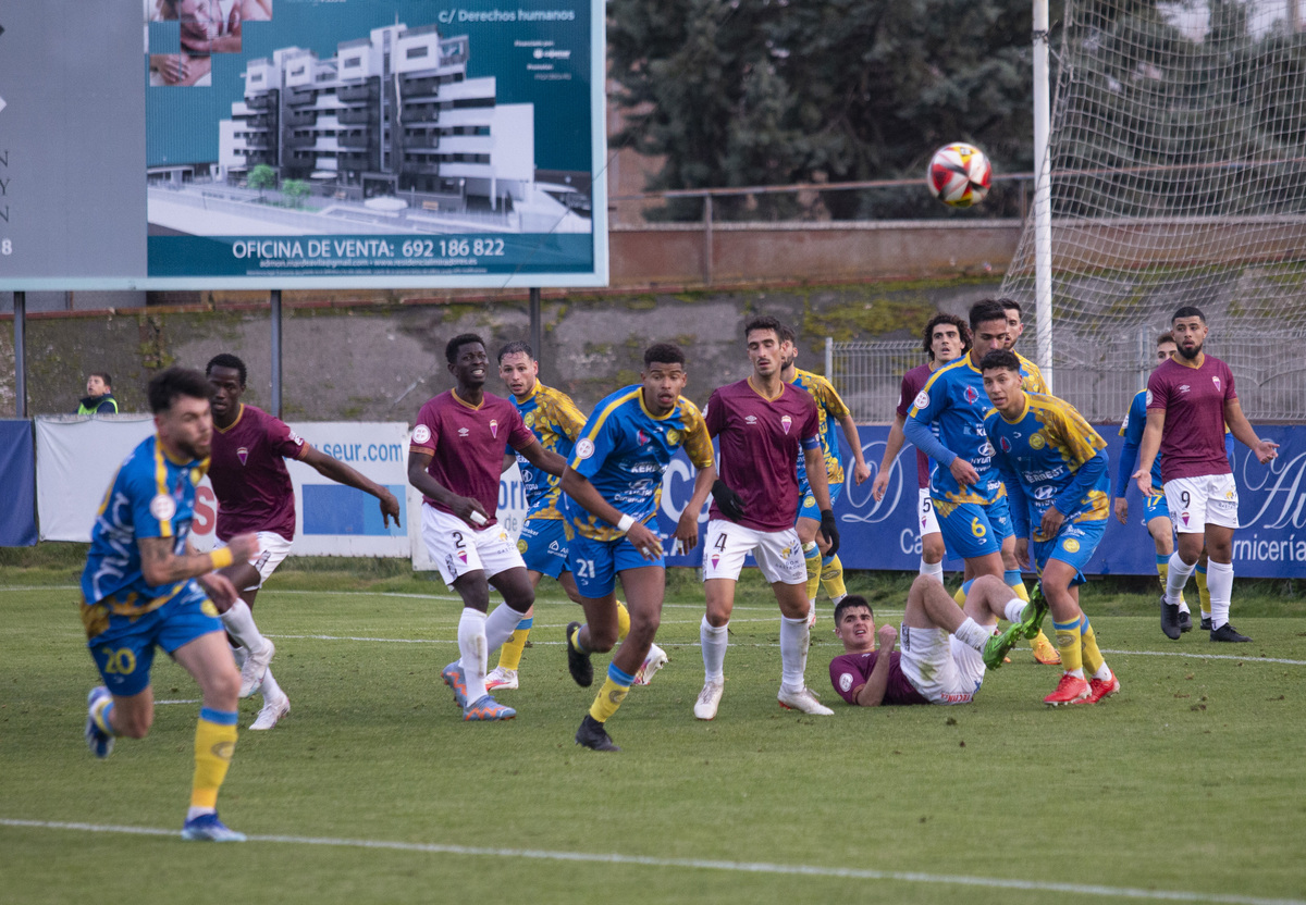 Derbi Real Ávila-Diocesanos.  / DAVID CASTRO