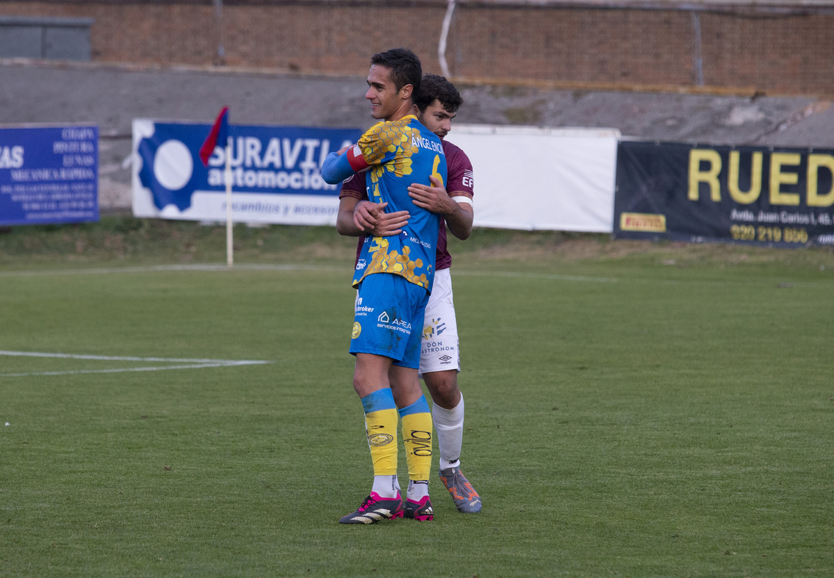 Derbi Real Ávila-Diocesanos.  / DAVID CASTRO