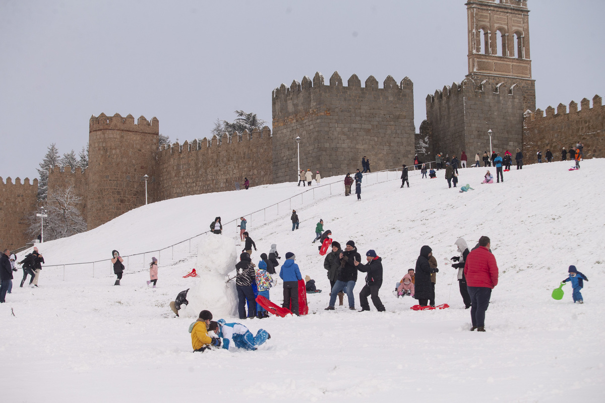 Nieve en la capital.  / DAVID CASTRO ISABEL GARCÍA