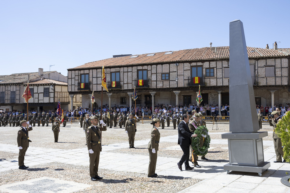 Un centenar de arevalenses participan en la jura de bandera