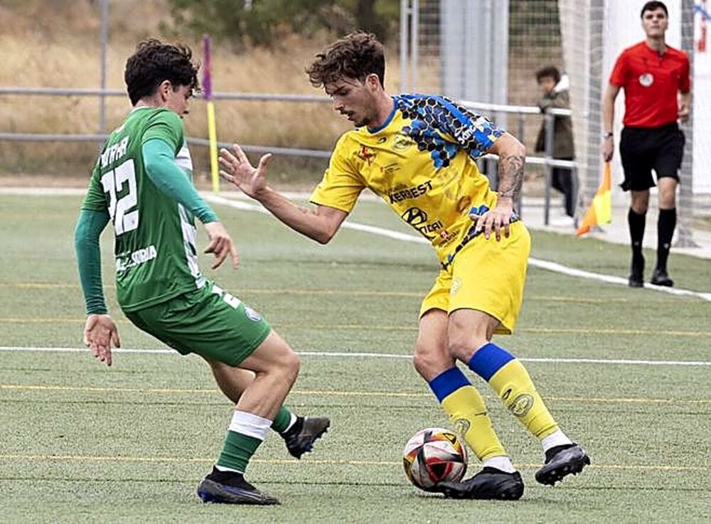 Diferentes momentos del partido disputado entre el Colegios Diocesanos y el San José. 