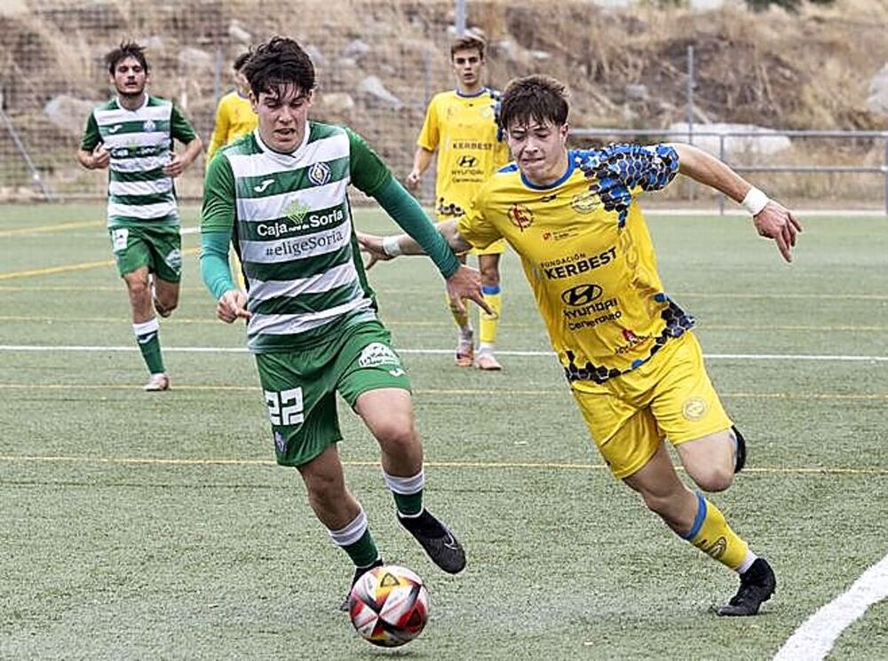 Diferentes momentos del partido disputado entre el Colegios Diocesanos y el San José. 