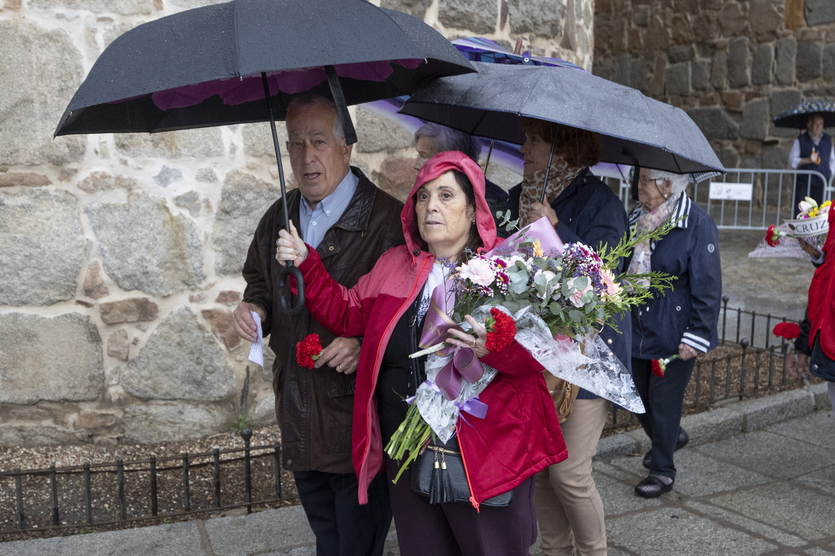 Ofrenda floral de Santa Teresa.  / ISABEL GARCÍA