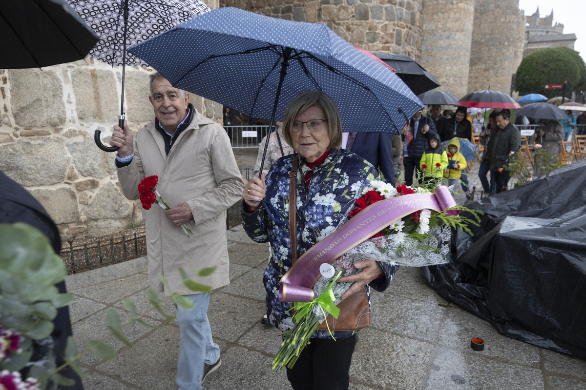 Ofrenda floral de Santa Teresa.  / ISABEL GARCÍA