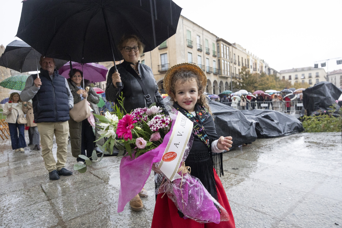 Ofrenda floral de Santa Teresa.  / ISABEL GARCÍA