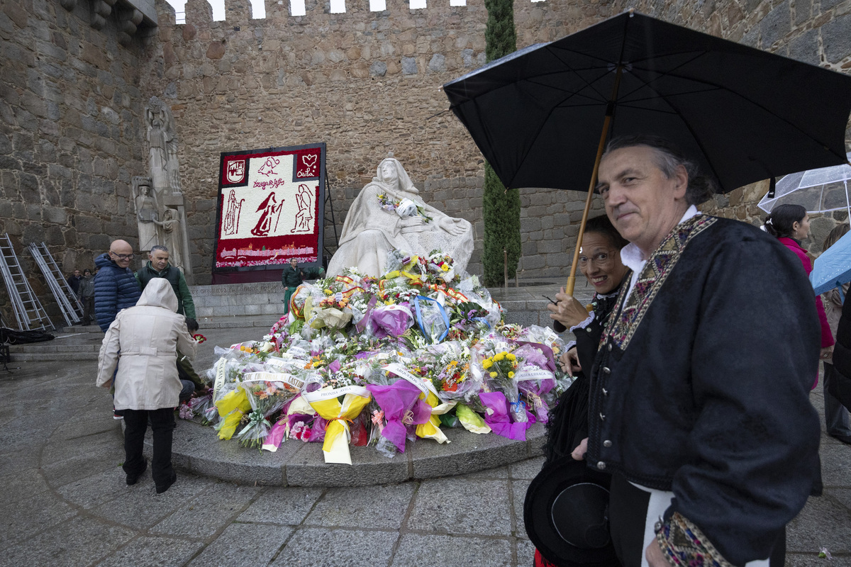 Ofrenda floral de Santa Teresa.  / ISABEL GARCÍA