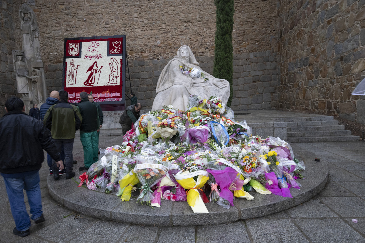 Ofrenda floral de Santa Teresa.  / ISABEL GARCÍA