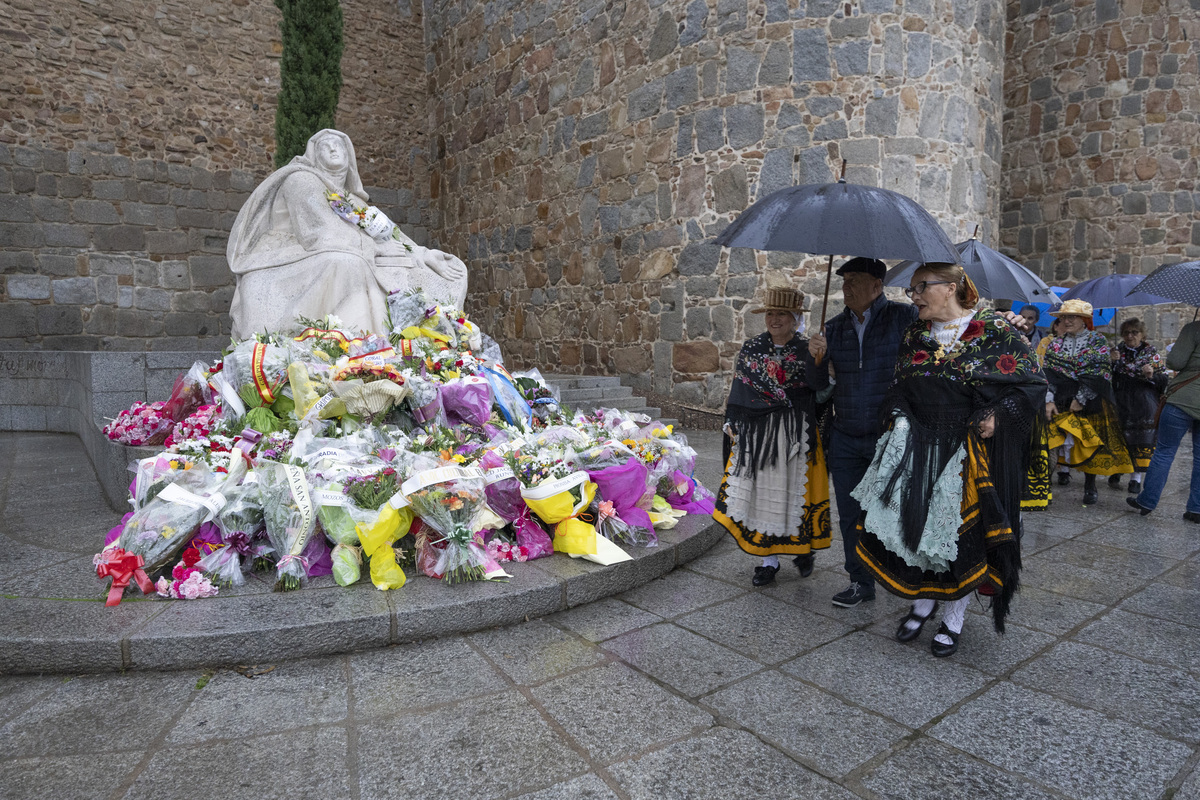 Ofrenda floral de Santa Teresa.  / ISABEL GARCÍA