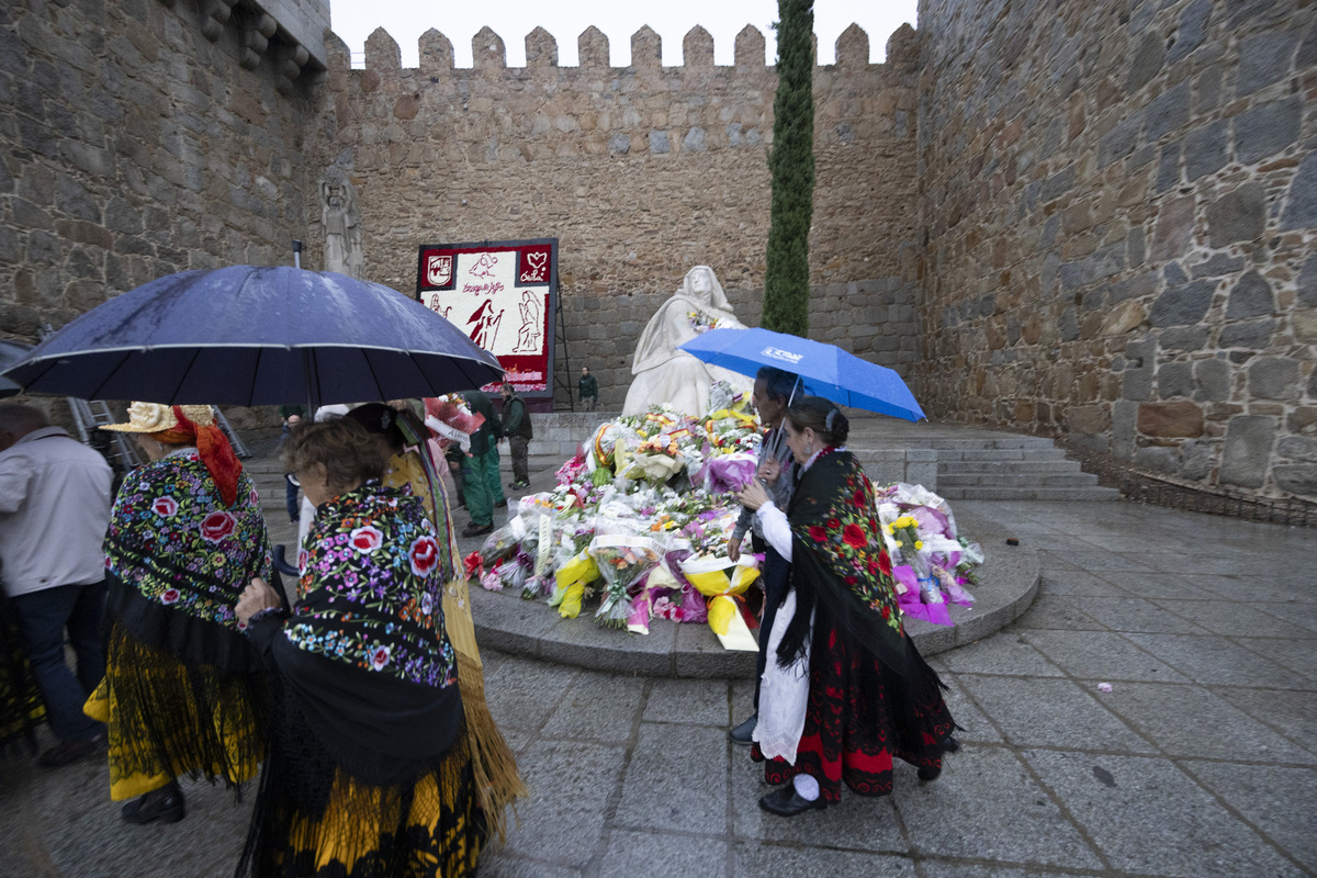 Ofrenda floral de Santa Teresa.  / ISABEL GARCÍA