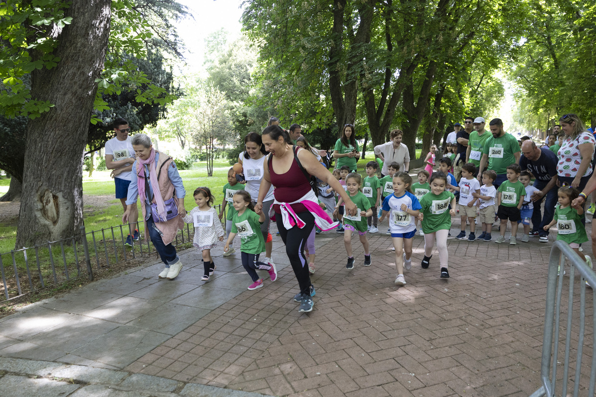 I Marcha y carrera solidaria de GEARA en el jardín del recreo.  / ISABEL GARCÍA