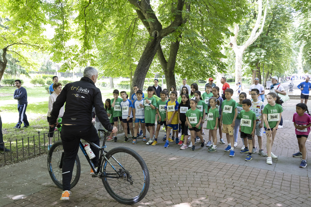 I Marcha y carrera solidaria de GEARA en el jardín del recreo.  / ISABEL GARCÍA