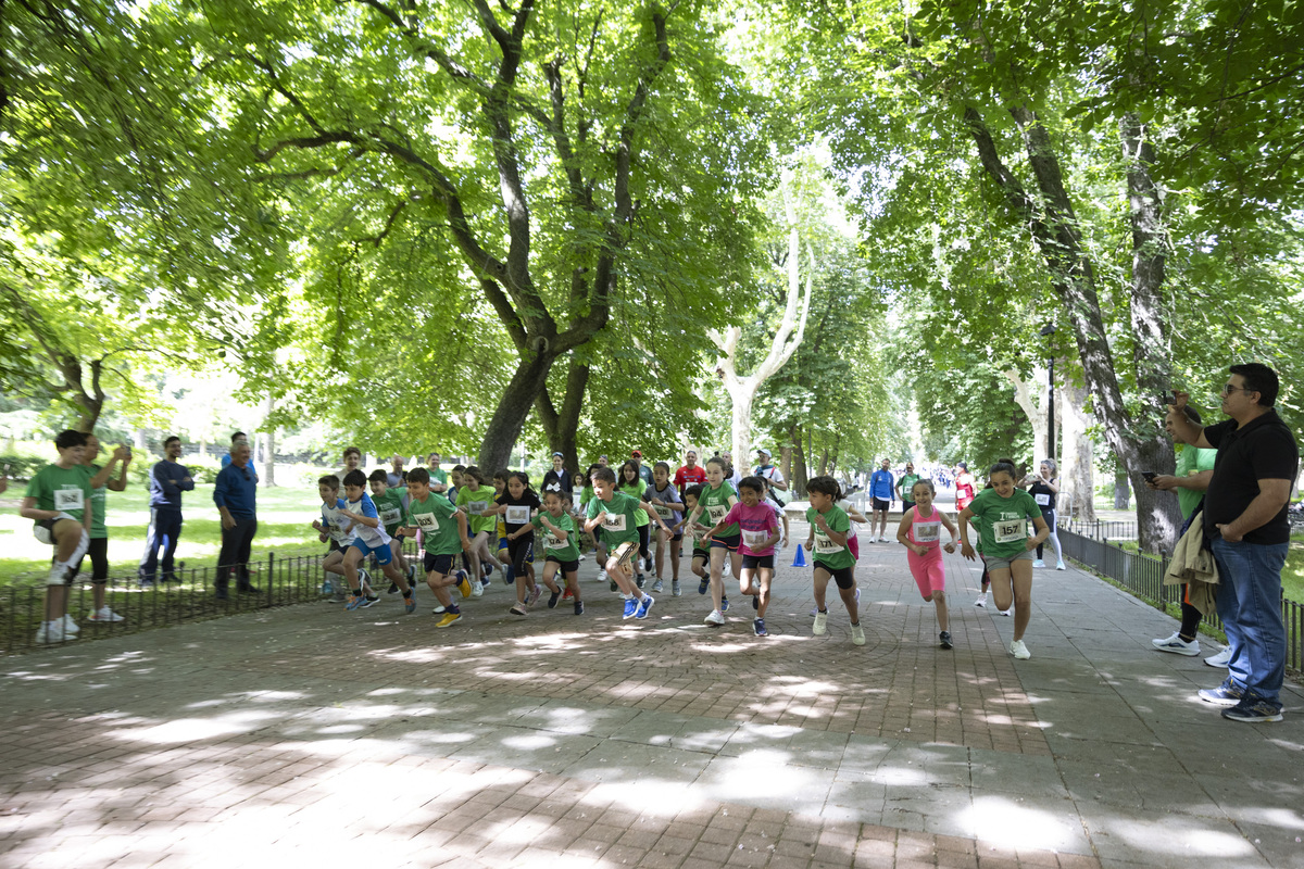 I Marcha y carrera solidaria de GEARA en el jardín del recreo.  / ISABEL GARCÍA