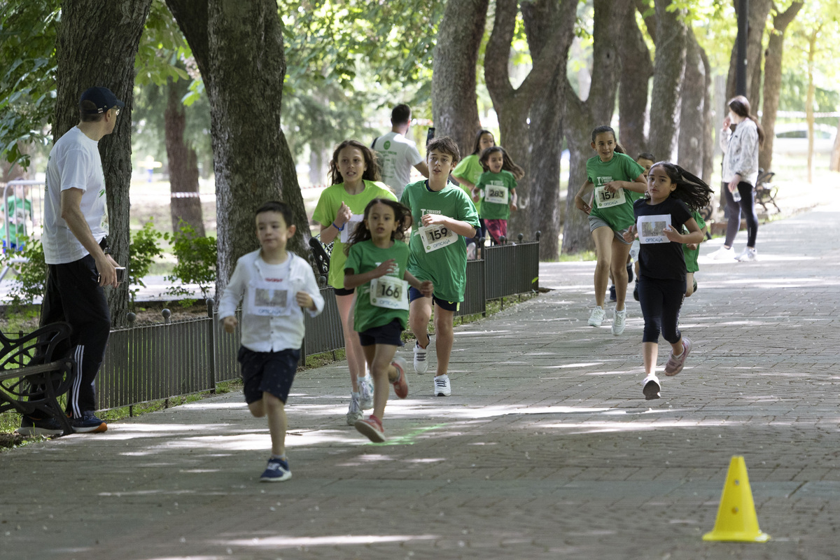 I Marcha y carrera solidaria de GEARA en el jardín del recreo.  / ISABEL GARCÍA