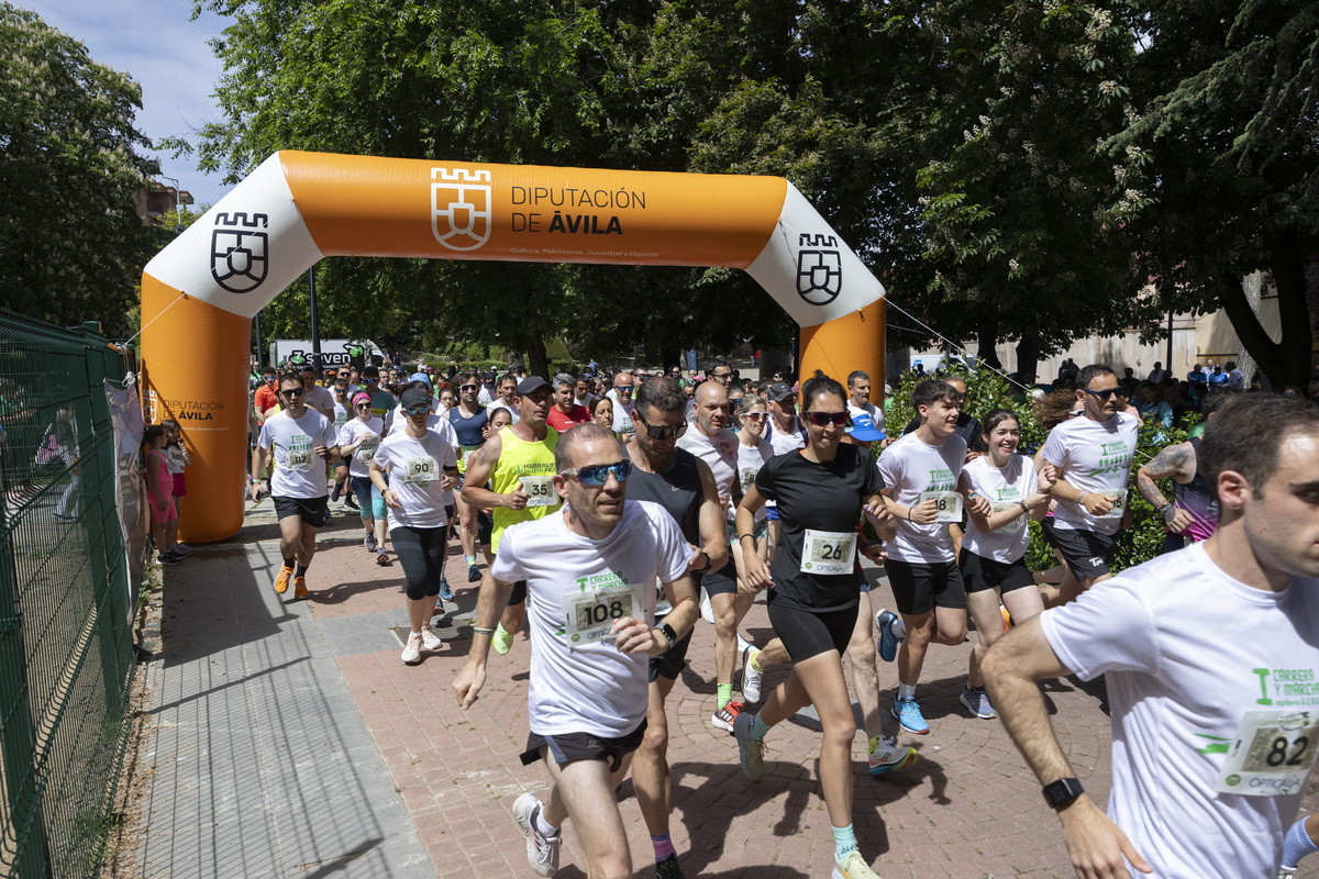 I Marcha y carrera solidaria de GEARA en el jardín del recreo.  / ISABEL GARCÍA