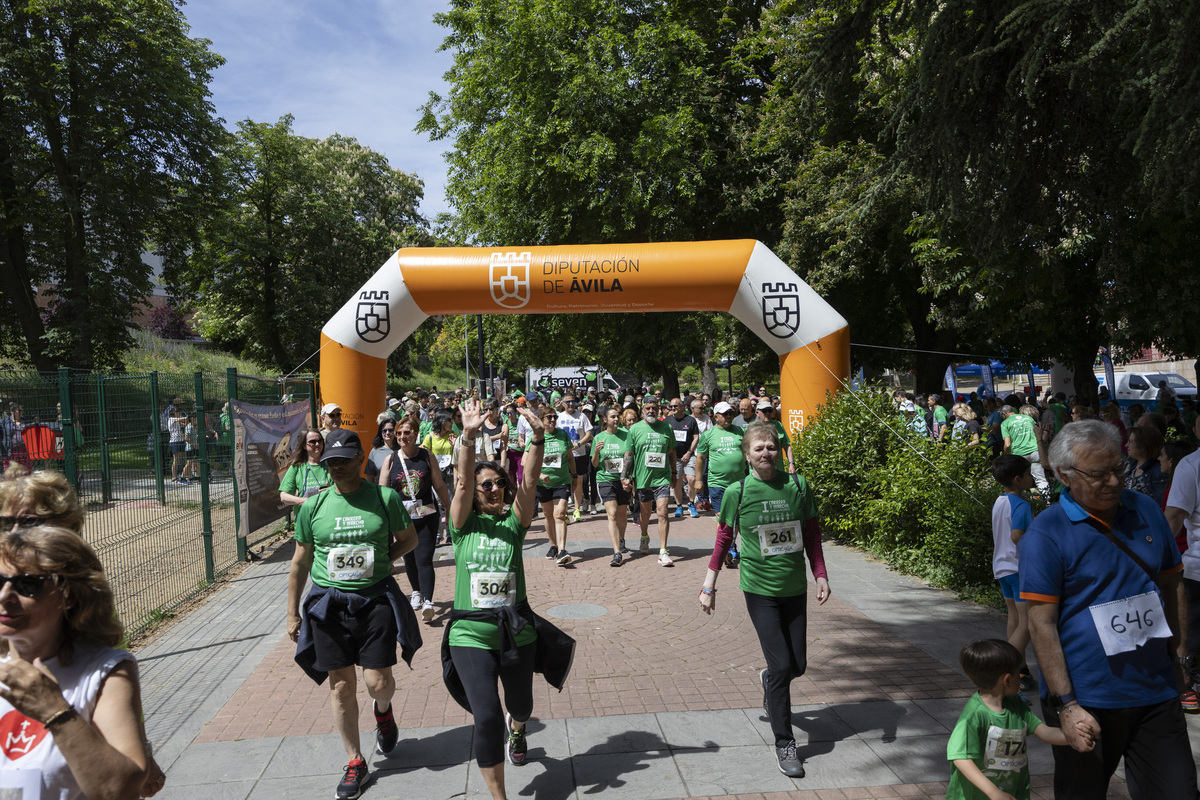 I Marcha y carrera solidaria de GEARA en el jardín del recreo.  / ISABEL GARCÍA