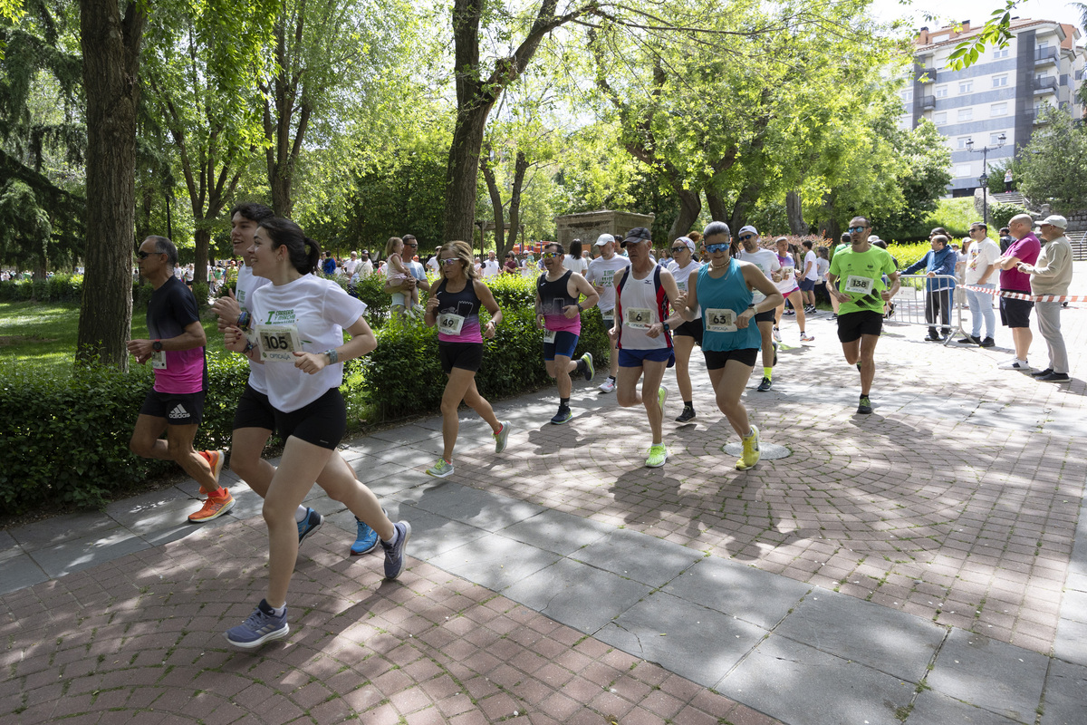 I Marcha y carrera solidaria de GEARA en el jardín del recreo.  / ISABEL GARCÍA