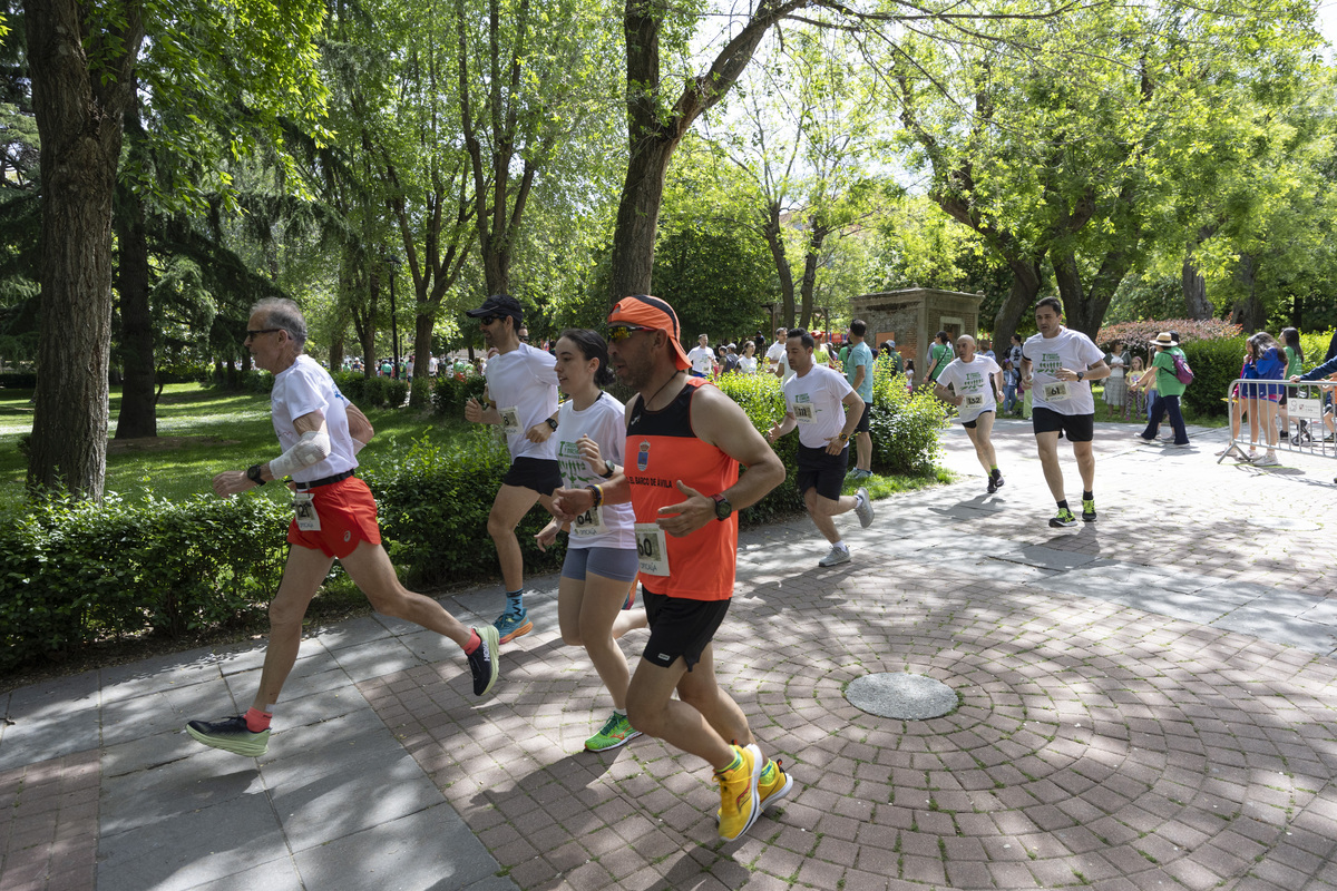 I Marcha y carrera solidaria de GEARA en el jardín del recreo.  / ISABEL GARCÍA