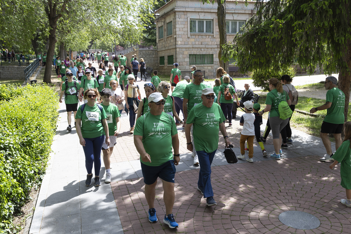 I Marcha y carrera solidaria de GEARA en el jardín del recreo.  / ISABEL GARCÍA