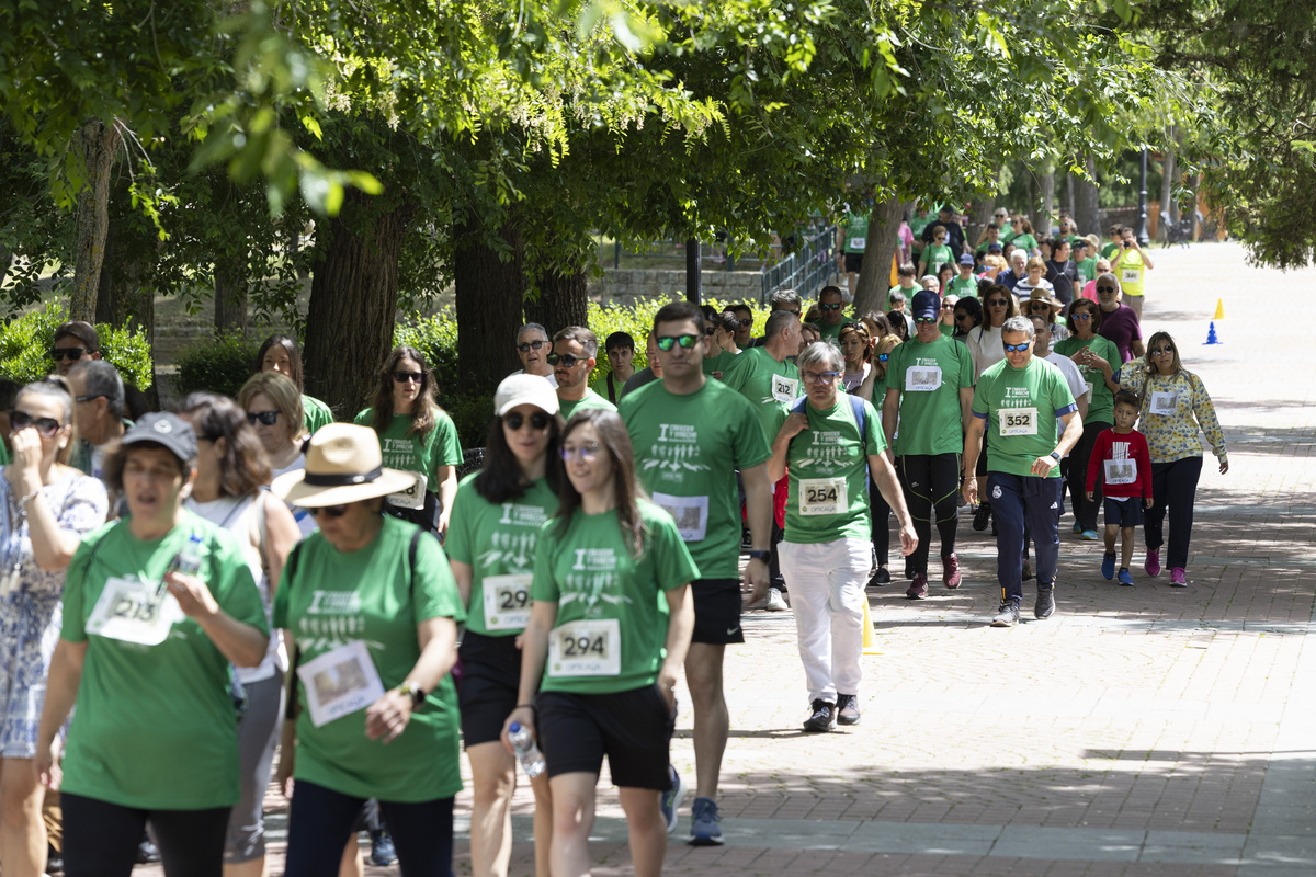 I Marcha y carrera solidaria de GEARA en el jardín del recreo.  / ISABEL GARCÍA