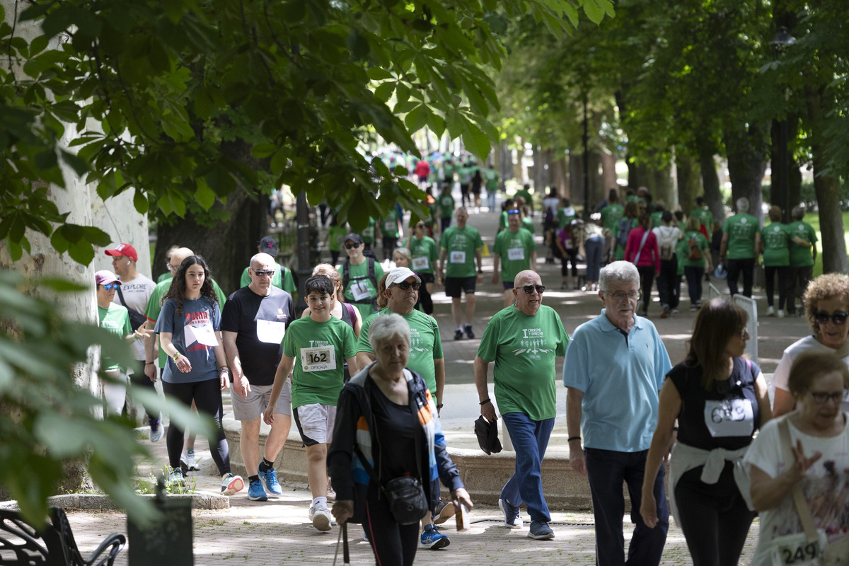 I Marcha y carrera solidaria de GEARA en el jardín del recreo.  / ISABEL GARCÍA