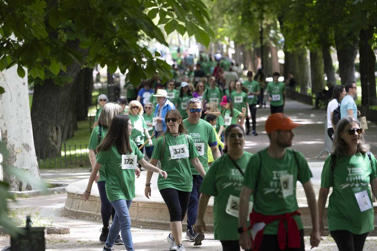 I Marcha y carrera solidaria de GEARA en el jardín del recreo.  / ISABEL GARCÍA