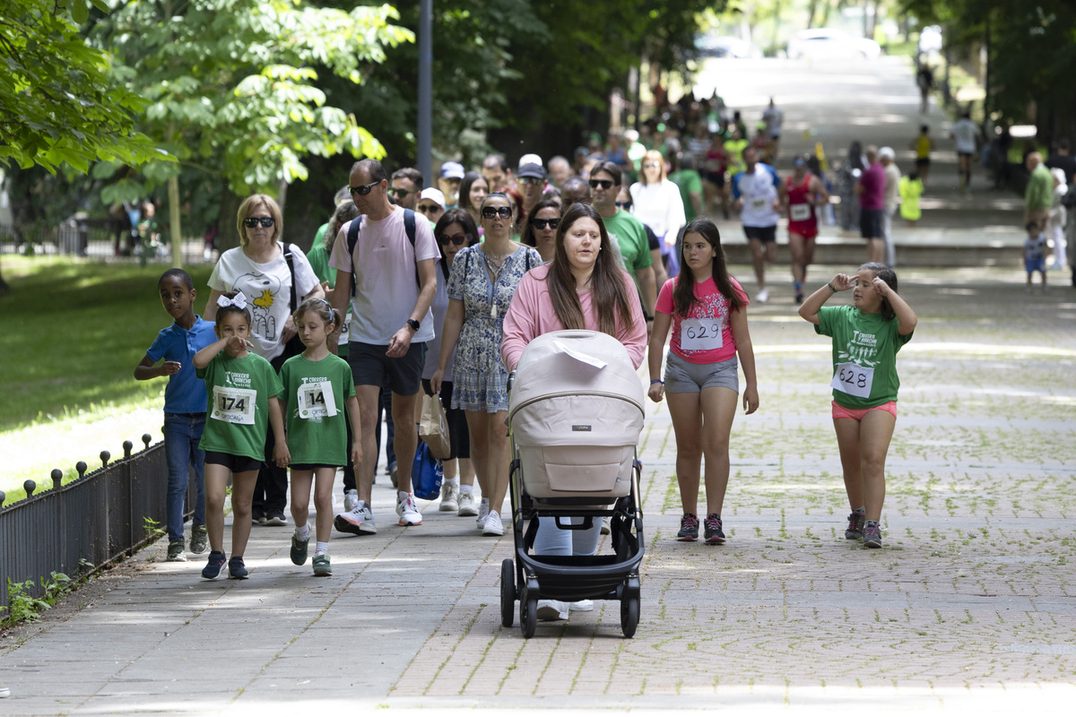 I Marcha y carrera solidaria de GEARA en el jardín del recreo.  / ISABEL GARCÍA