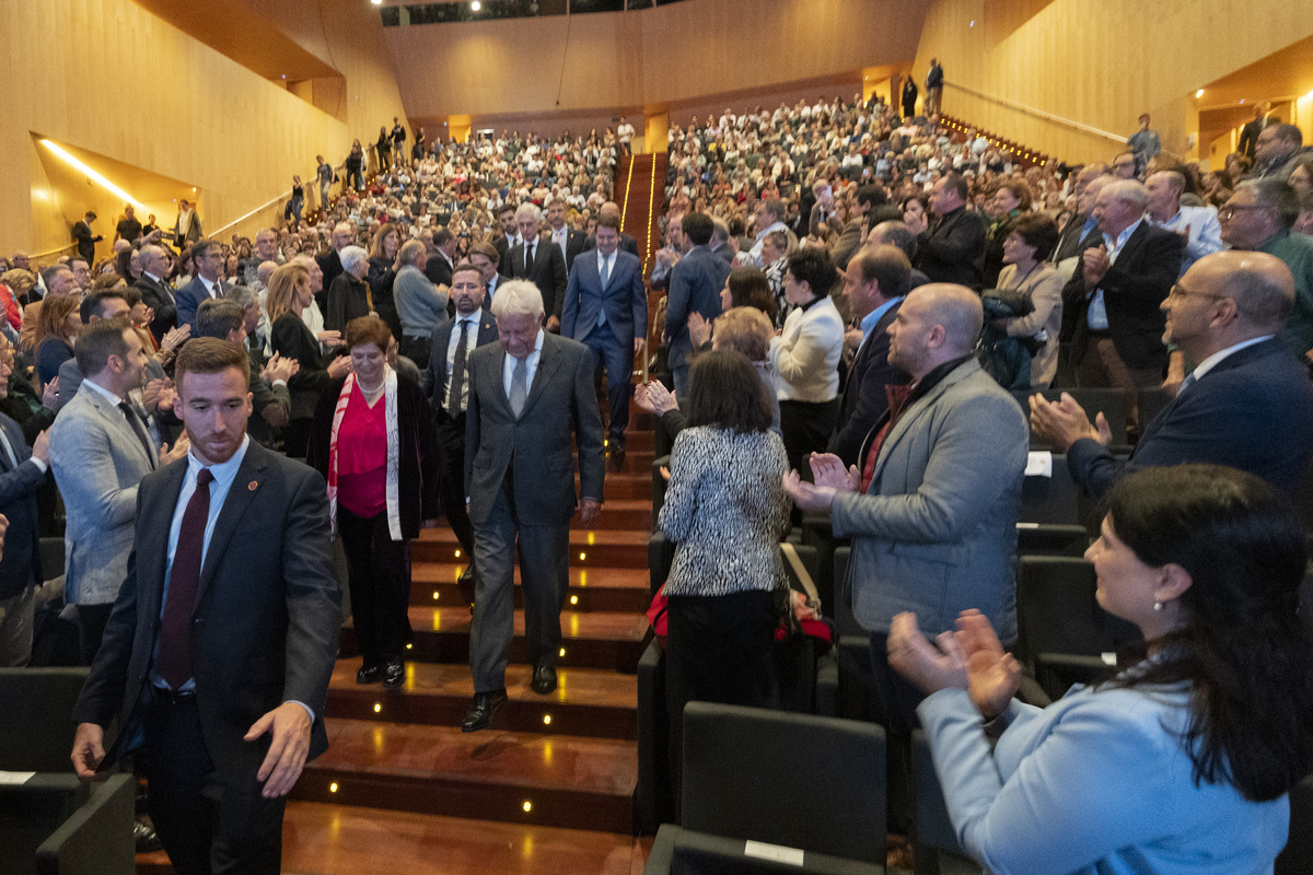 Coloquio de Felipe González y
José María Aznar, 'Diez años de su partida: Reflexiones sobre Adolfo Suárez' organizado por la UCAV.  / ISABEL GARCÍA