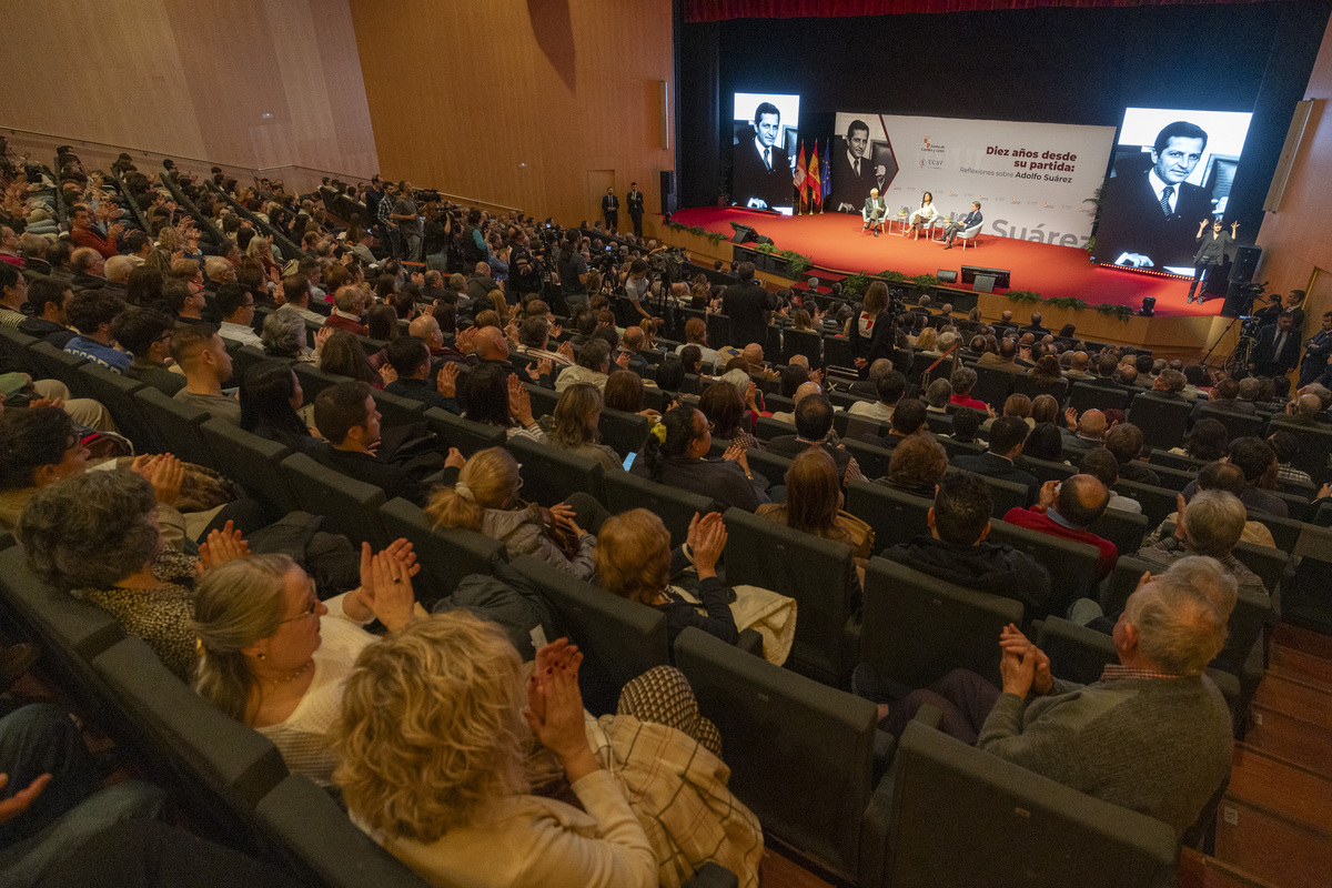 Coloquio de Felipe González y
José María Aznar, 'Diez años de su partida: Reflexiones sobre Adolfo Suárez' organizado por la UCAV.  / ISABEL GARCÍA