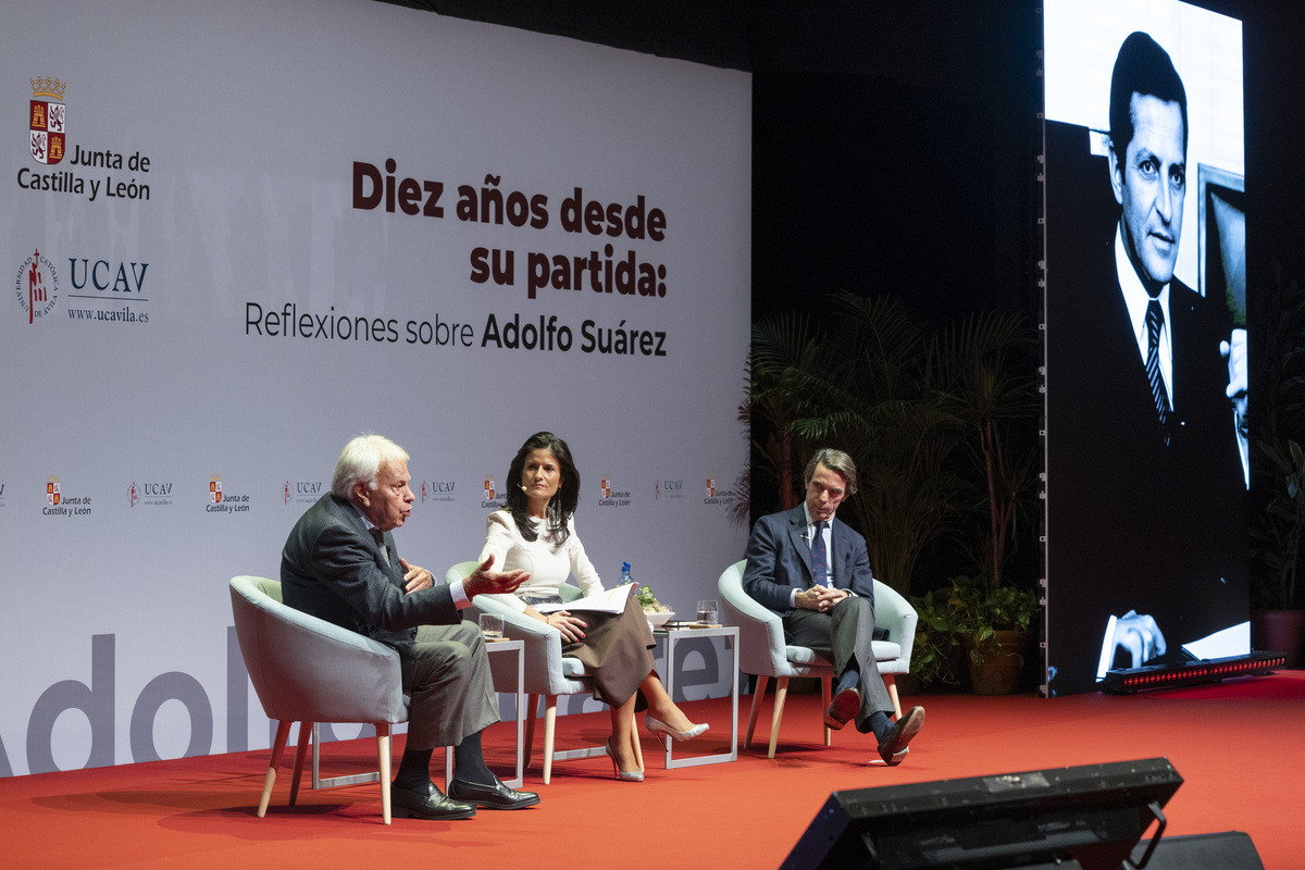 Coloquio de Felipe González y
José María Aznar, 'Diez años de su partida: Reflexiones sobre Adolfo Suárez' organizado por la UCAV.  / ISABEL GARCÍA