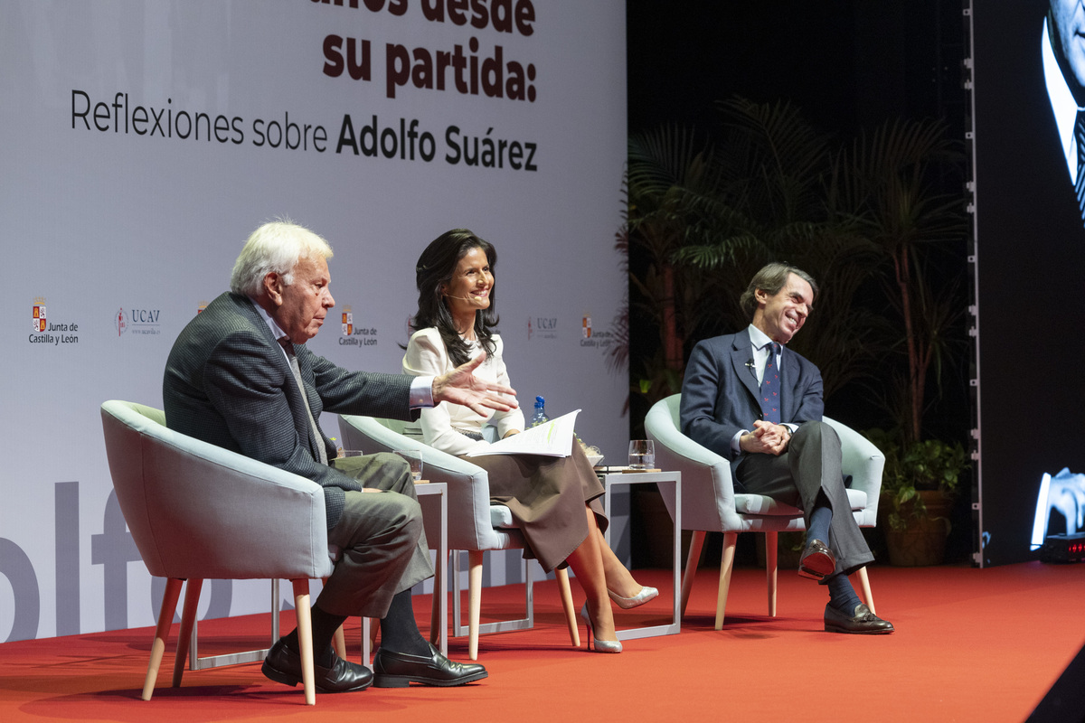 Coloquio de Felipe González y
José María Aznar, 'Diez años de su partida: Reflexiones sobre Adolfo Suárez' organizado por la UCAV.