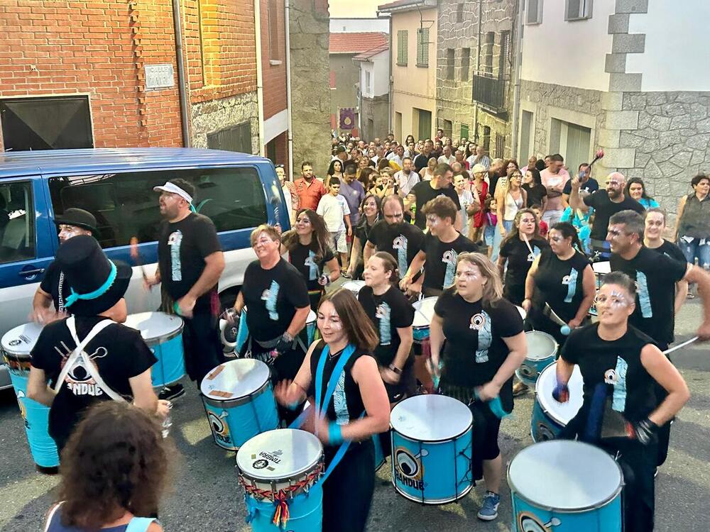 Música y tradición de la mano en Navalosa