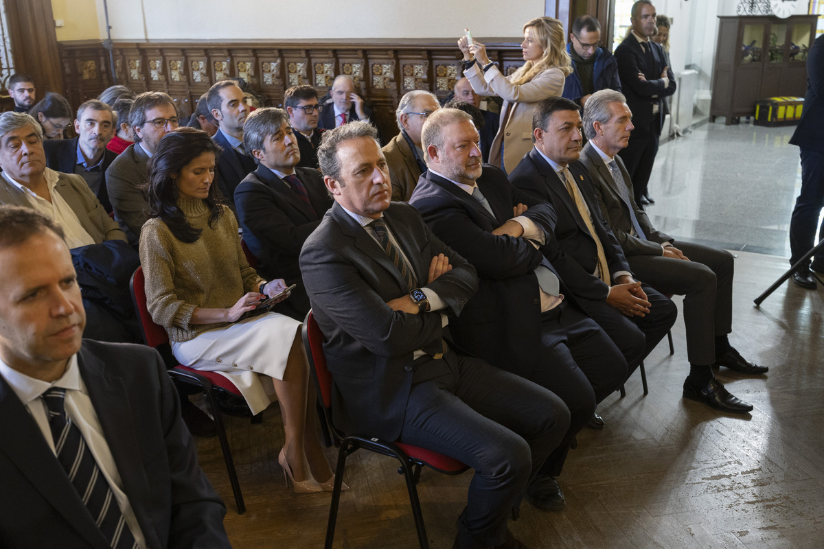 Entrega Medalla de Oro de la Ciudad a Diario de Ávila por 125 aniversario.  / ISABEL GARCÍA