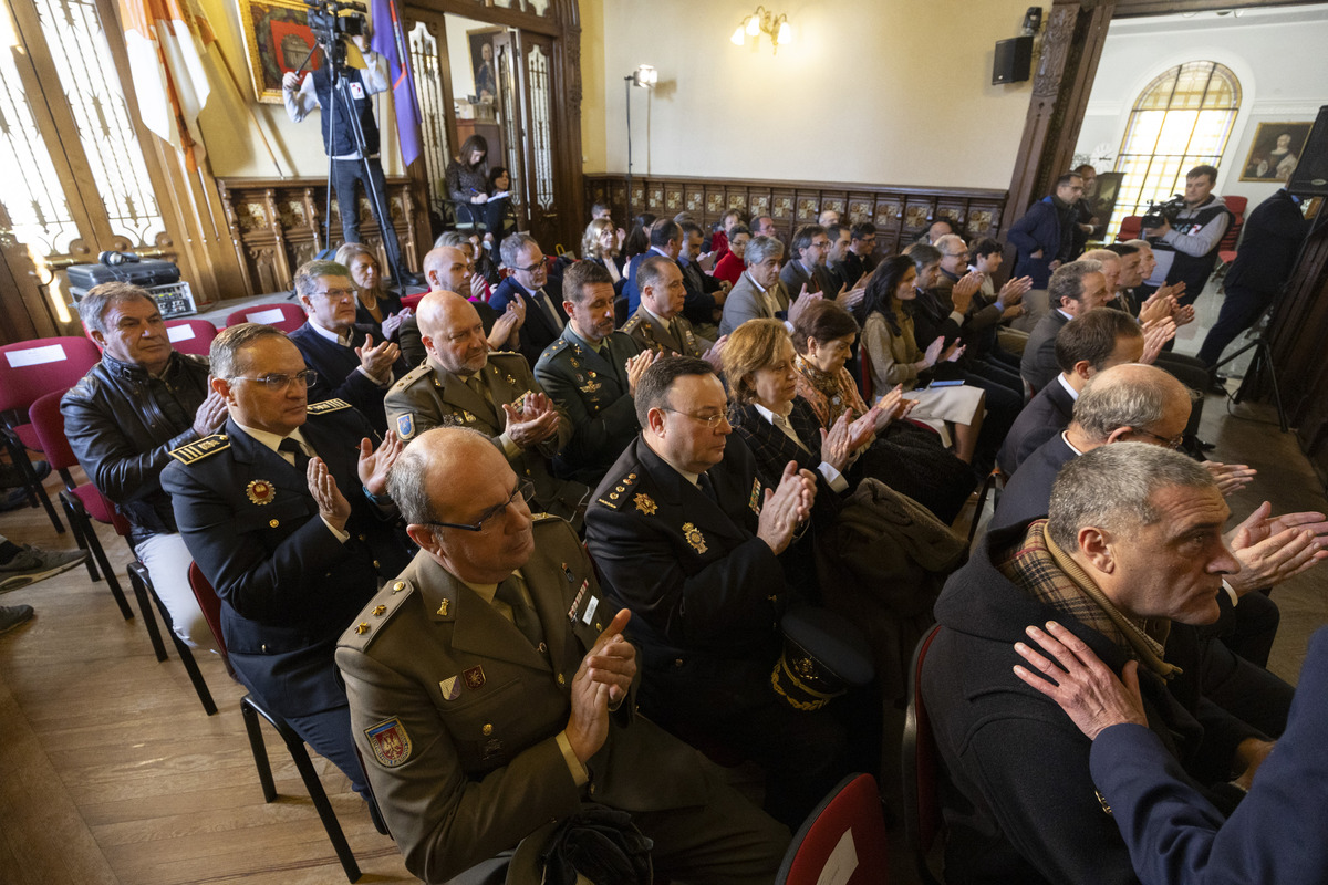 Entrega Medalla de Oro de la Ciudad a Diario de Ávila por 125 aniversario.  / ISABEL GARCÍA