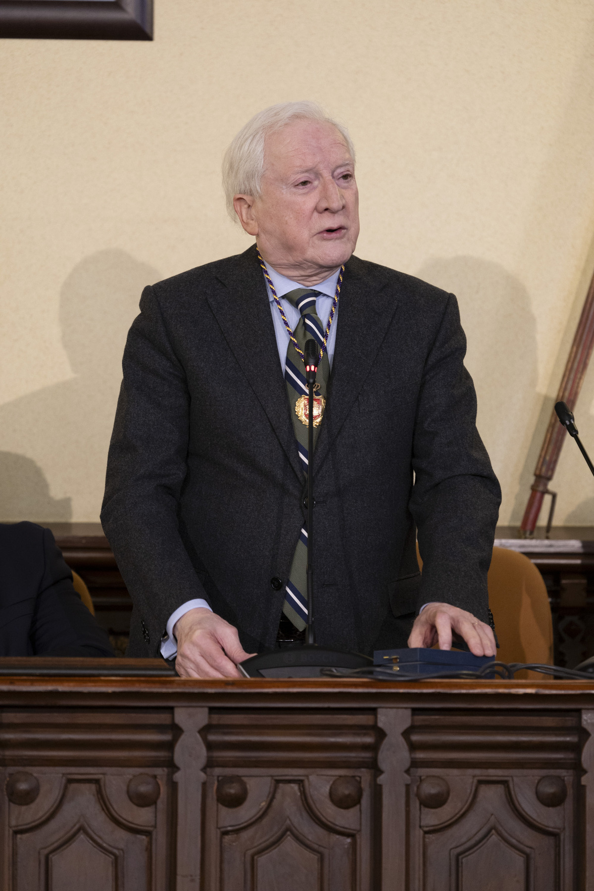 Entrega Medalla de Oro de la Ciudad a Diario de Ávila por 125 aniversario. Recibe la medalla de oro Antonio Miguel Méndez Pozo.  / ISABEL GARCÍA