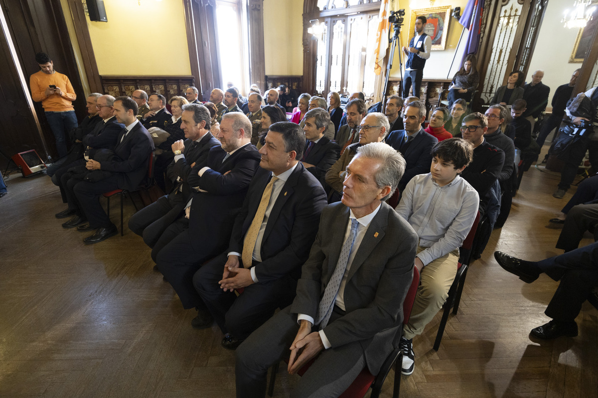 Entrega Medalla de Oro de la Ciudad a Diario de Ávila por 125 aniversario.  / ISABEL GARCÍA