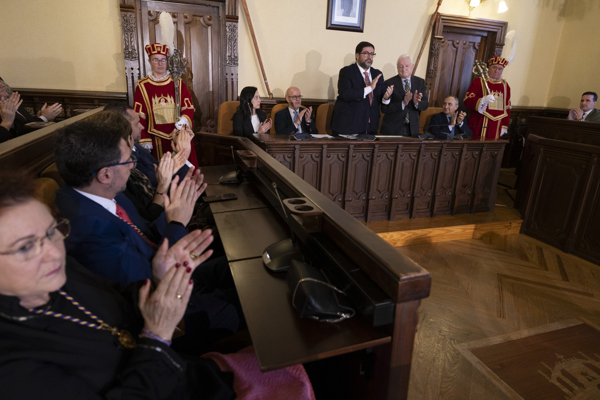 Entrega Medalla de Oro de la Ciudad a Diario de Ávila por 125 aniversario.  / ISABEL GARCÍA