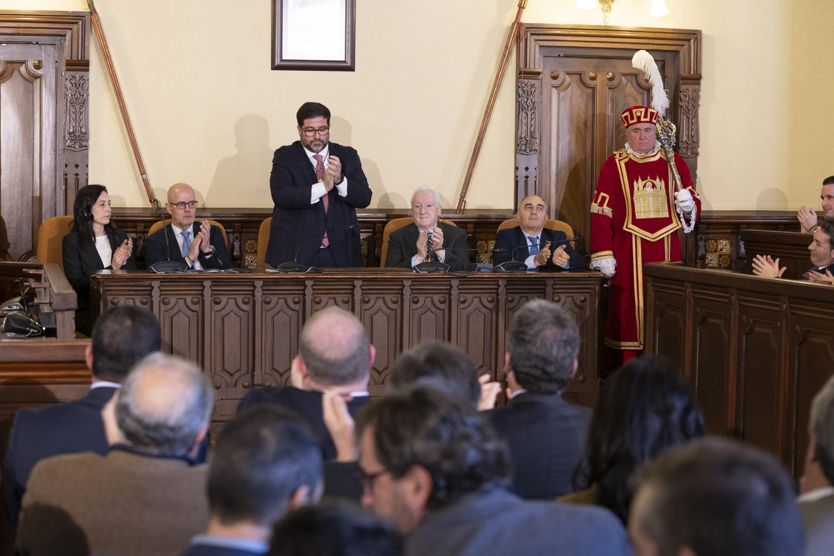 Entrega Medalla de Oro de la Ciudad a Diario de Ávila por 125 aniversario.  / ISABEL GARCÍA