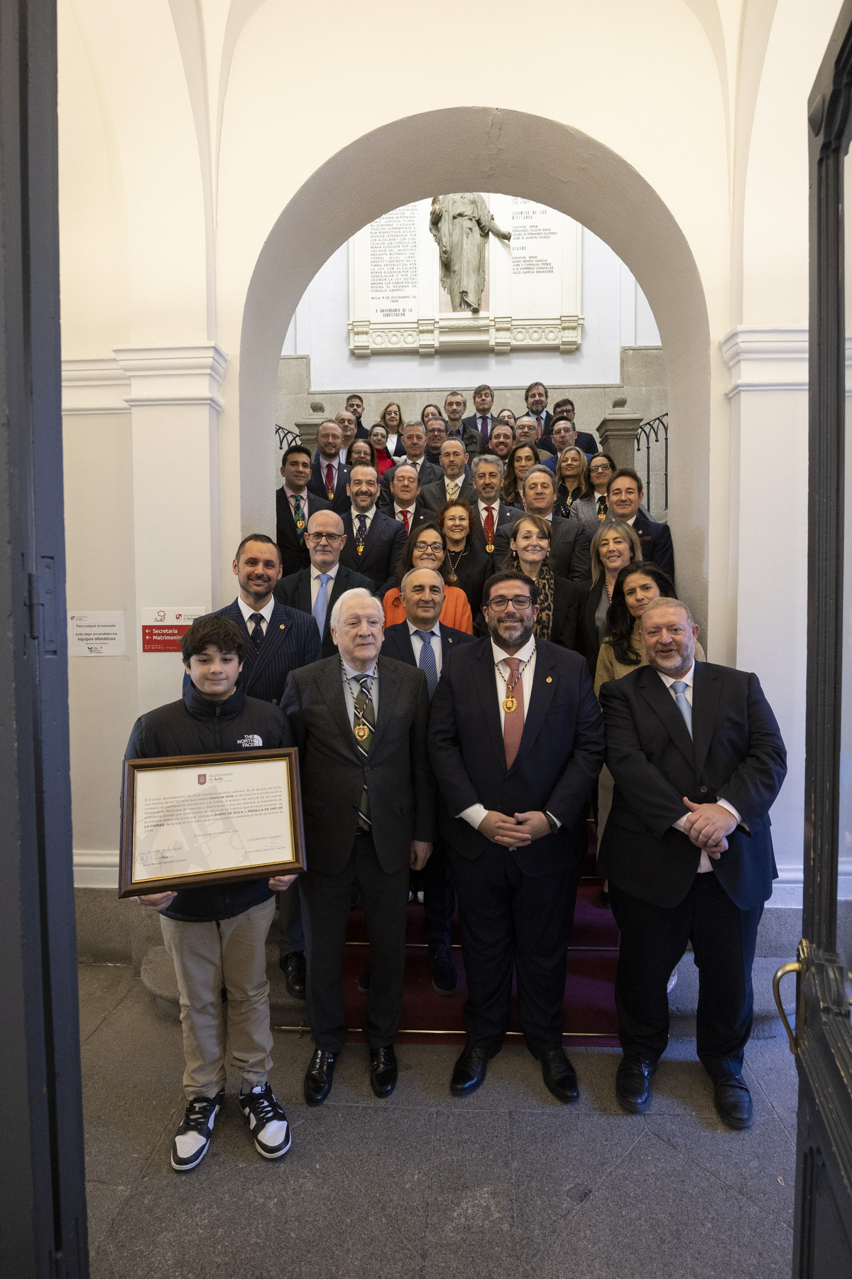 Entrega Medalla de Oro de la Ciudad a Diario de Ávila por 125 aniversario.  / ISABEL GARCÍA