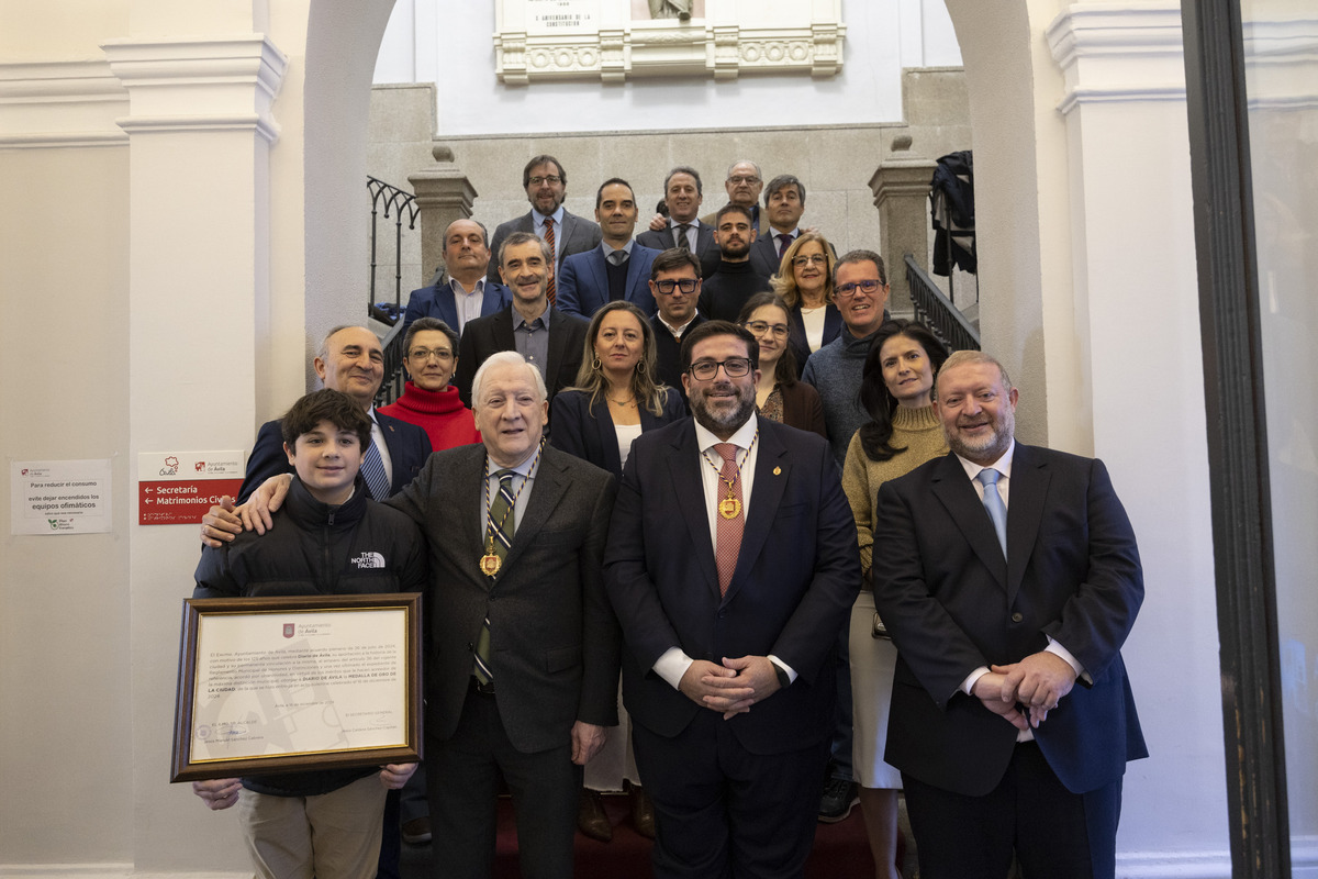 Entrega Medalla de Oro de la Ciudad a Diario de Ávila por 125 aniversario.  / ISABEL GARCÍA